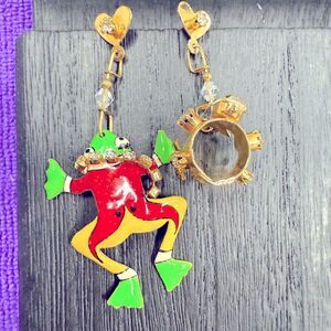 Lunch at the Ritz Frog Crown Prince pierced earrings.  Rare/Vintage